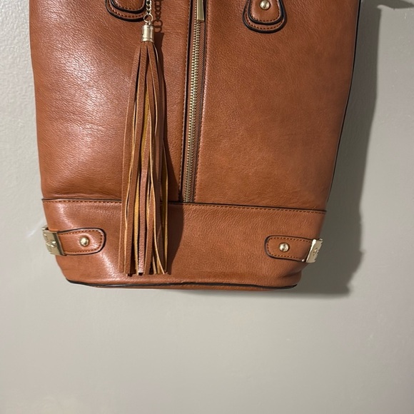 Classic Brown Leather Tote with Tassel Detail - Picture 3 of 9